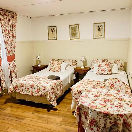 Hostal Plaza Londres 77 Сантьяго Экстерьер фото