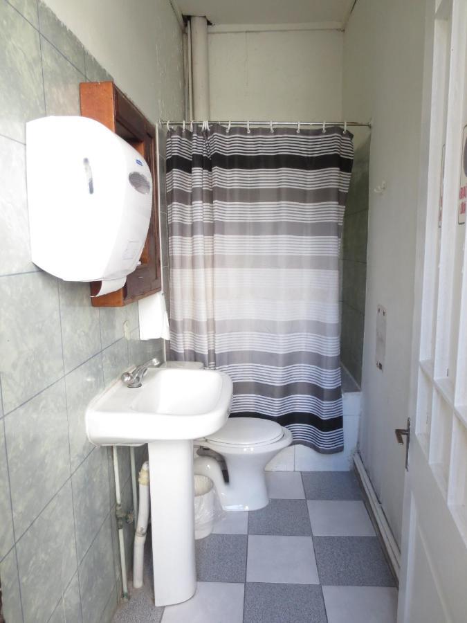 Hostal Plaza Londres 77 Сантьяго Экстерьер фото