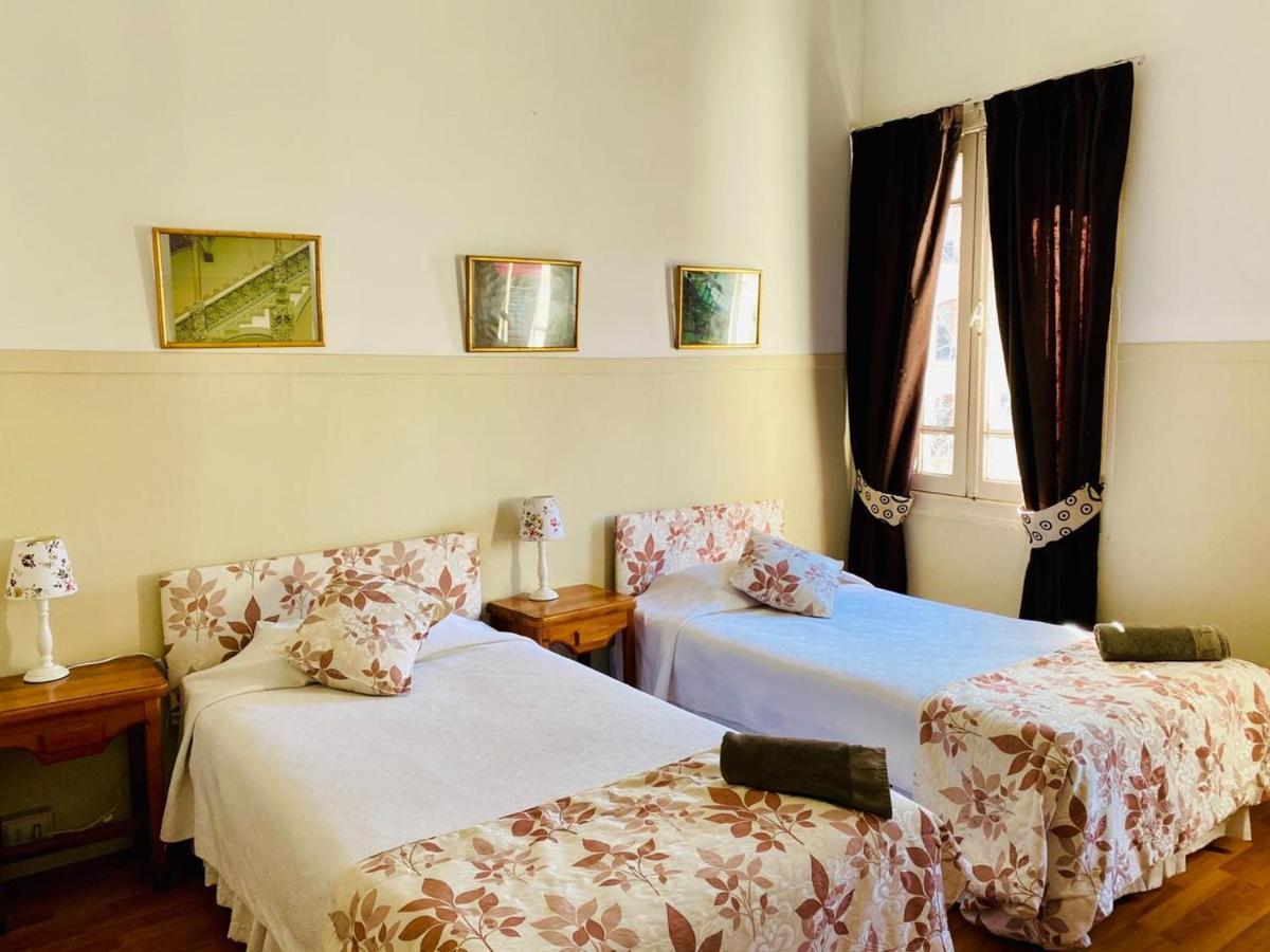 Hostal Plaza Londres 77 Сантьяго Экстерьер фото