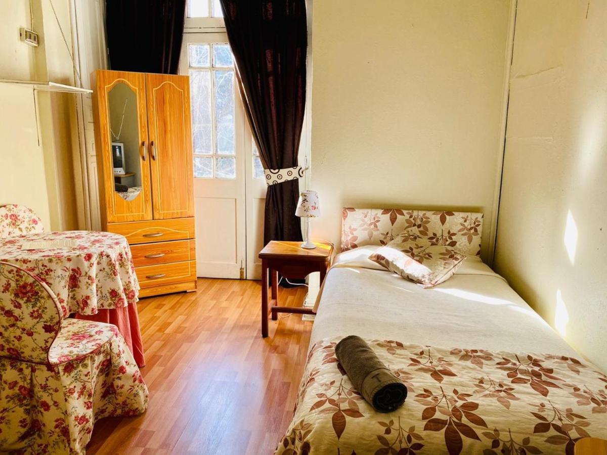 Hostal Plaza Londres 77 Сантьяго Экстерьер фото