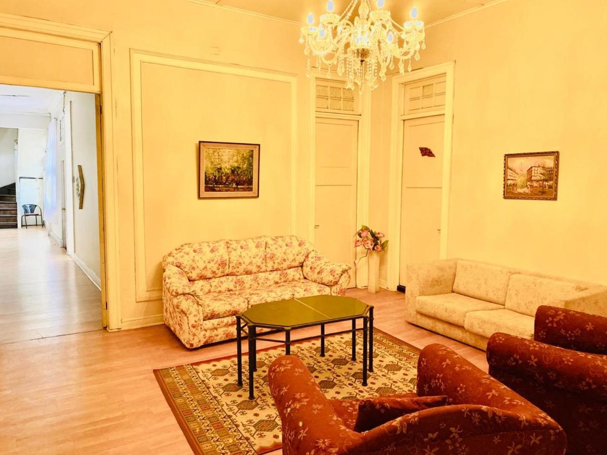 Hostal Plaza Londres 77 Сантьяго Экстерьер фото
