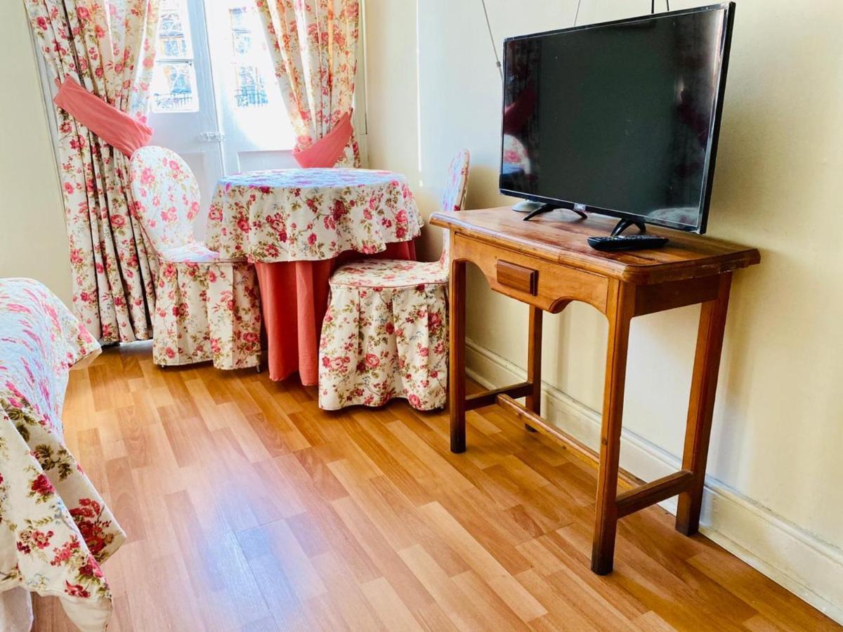 Hostal Plaza Londres 77 Сантьяго Экстерьер фото